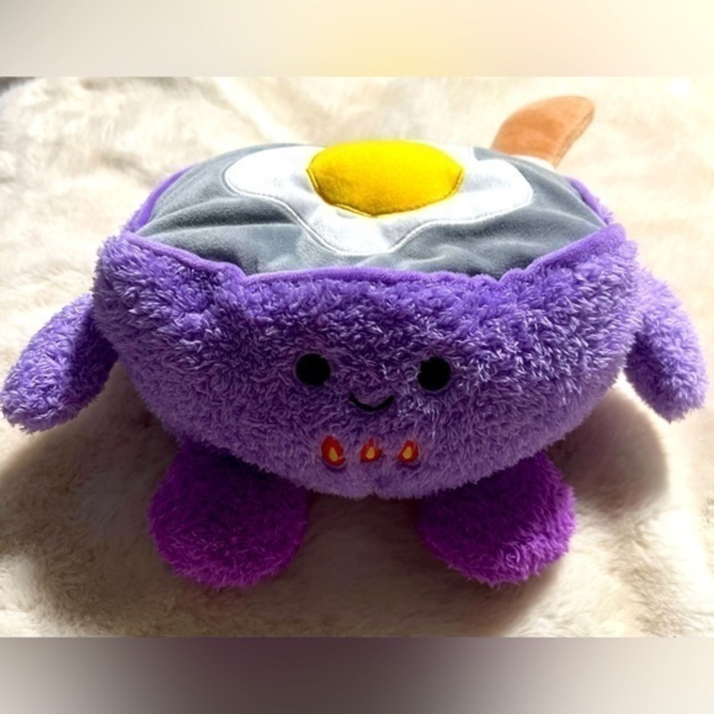 Bum Bumz collectable egg plush NEW
